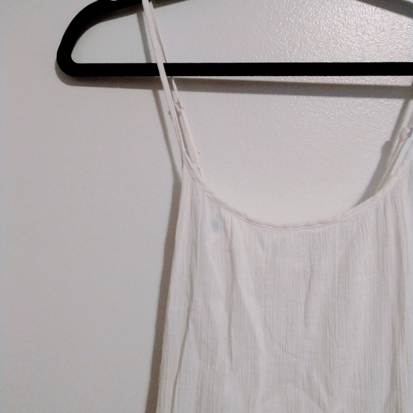 Old Navy white tank top with crossed straps in the back, size small - Picture 3 of 5